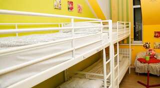 Гостиница Роял Хостел 905 Новосибирск Кровать в общей женской спальне на 9 человек-11